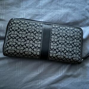 Black and Gray Coach Wallet 🤩🤩💜